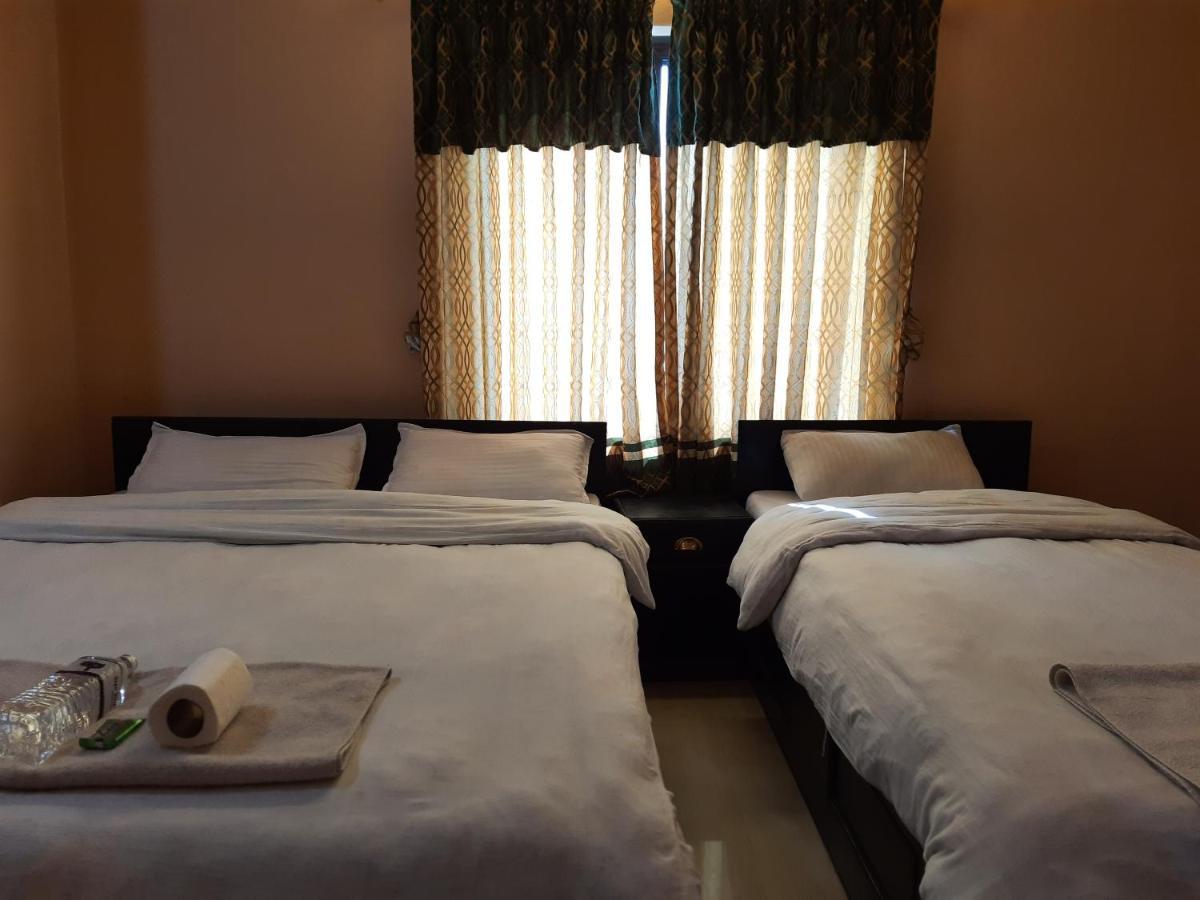 Hotel Eagle Zone Pokhara Esterno foto