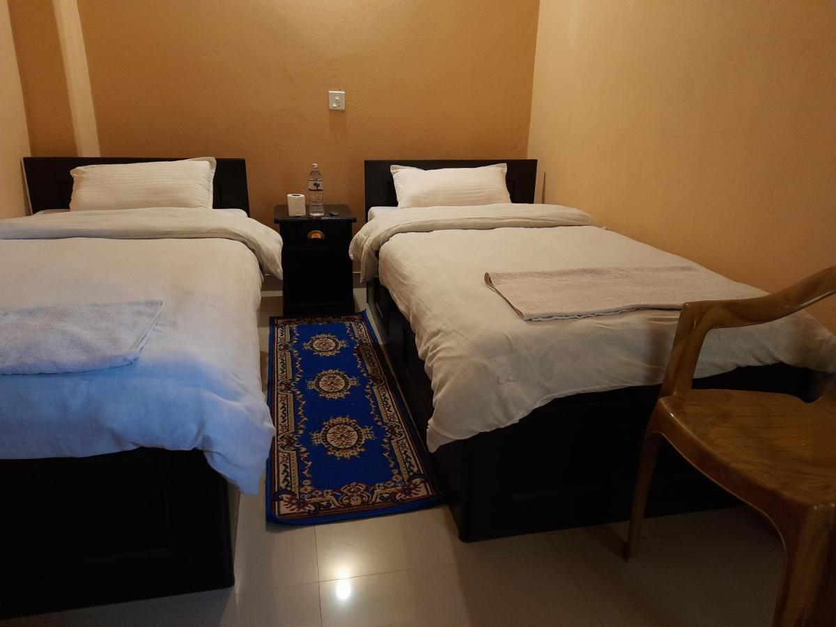 Hotel Eagle Zone Pokhara Esterno foto