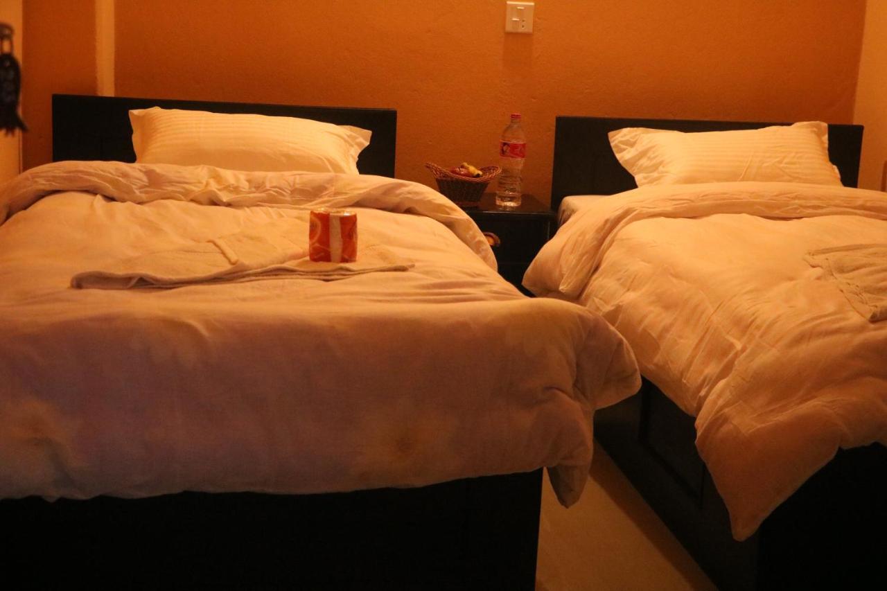 Hotel Eagle Zone Pokhara Esterno foto
