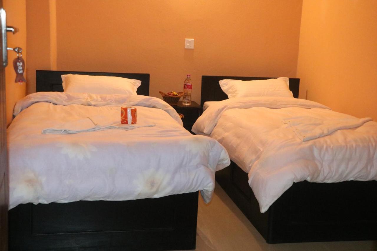Hotel Eagle Zone Pokhara Esterno foto