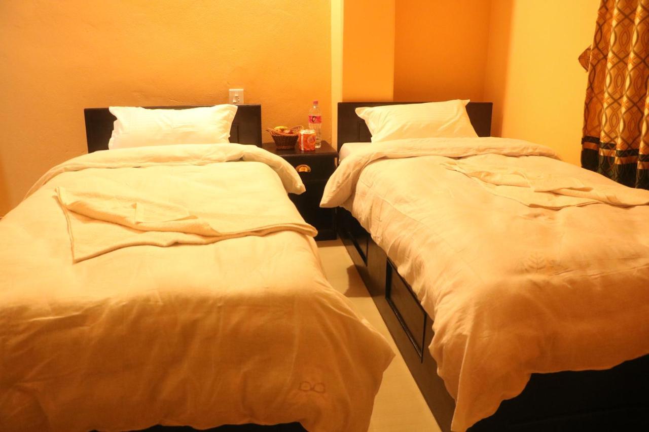 Hotel Eagle Zone Pokhara Esterno foto