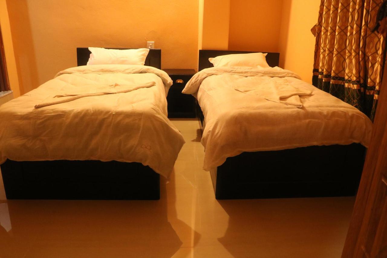 Hotel Eagle Zone Pokhara Esterno foto