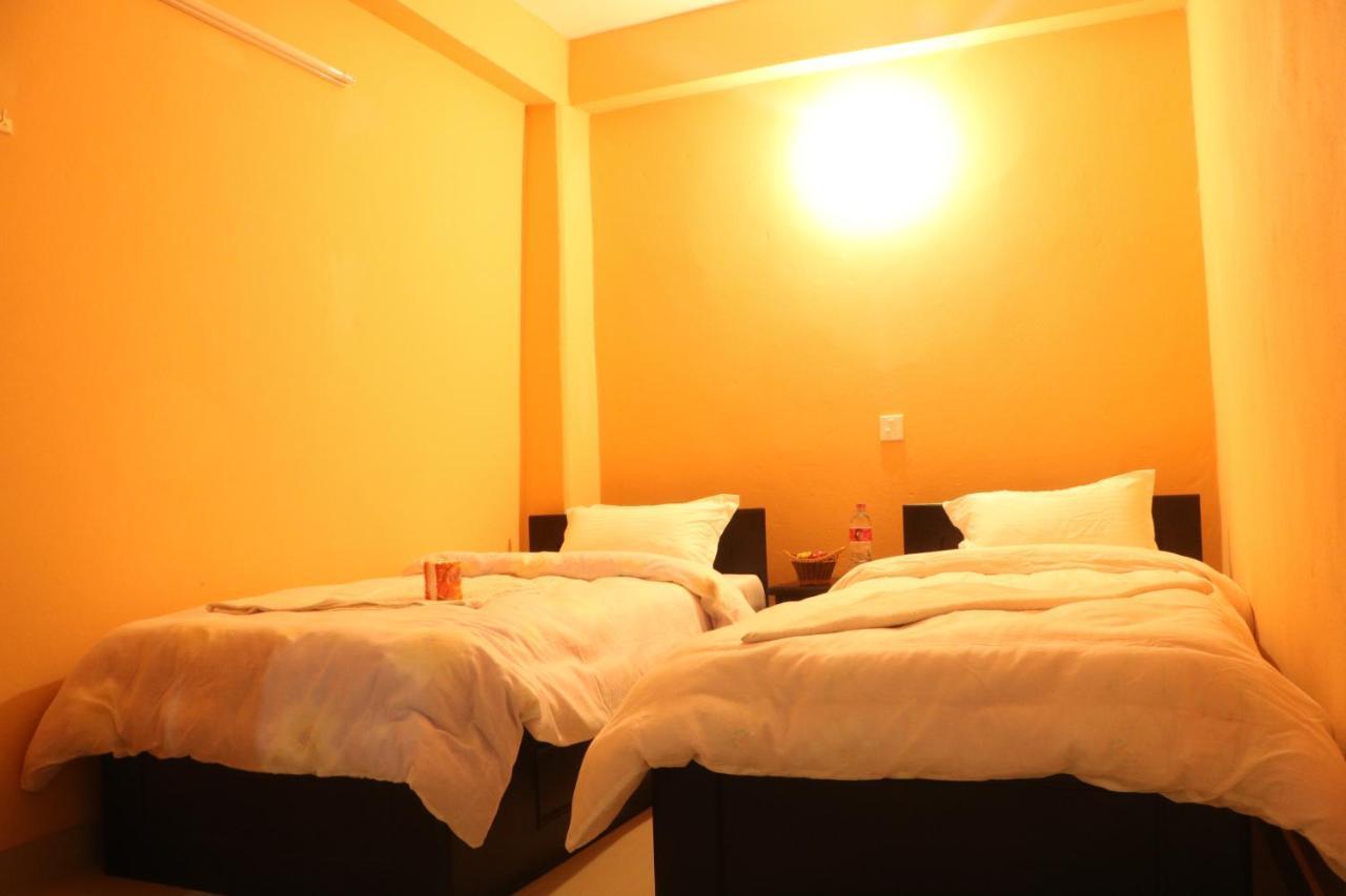 Hotel Eagle Zone Pokhara Esterno foto