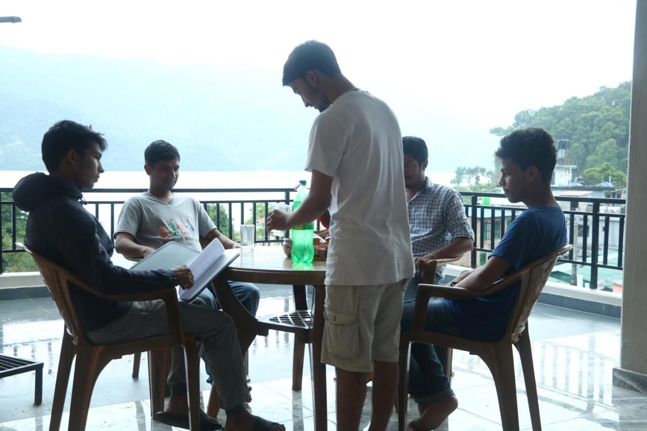 Hotel Eagle Zone Pokhara Esterno foto