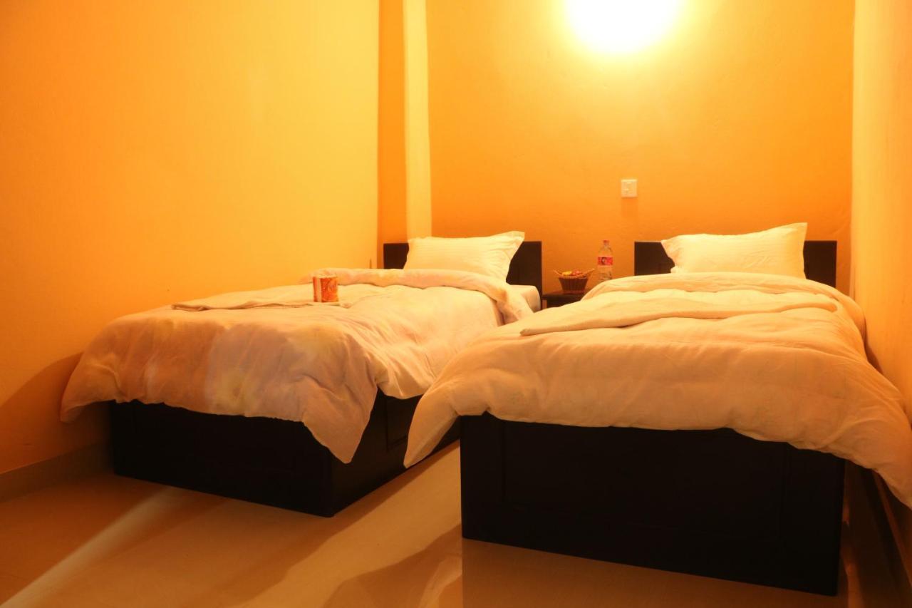 Hotel Eagle Zone Pokhara Esterno foto